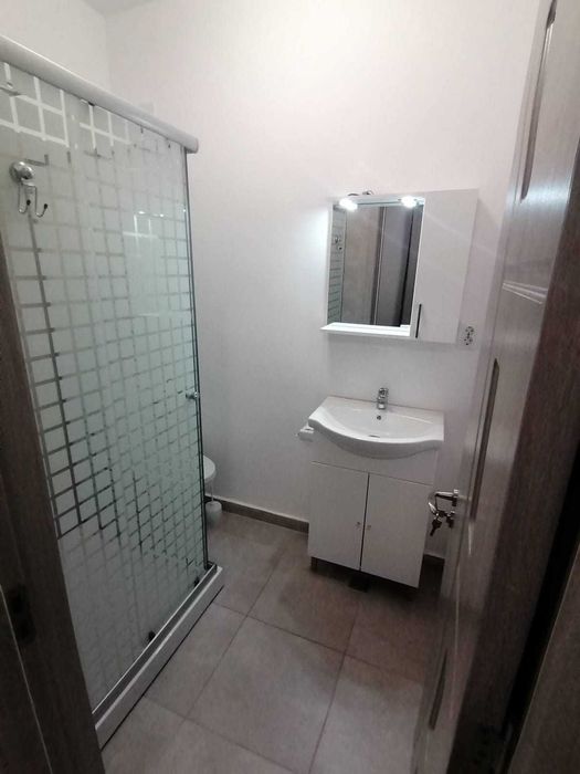 Inchiriez apartament 3 camere, decomandat, 2 bai, mobilat ,Bloc (2024)