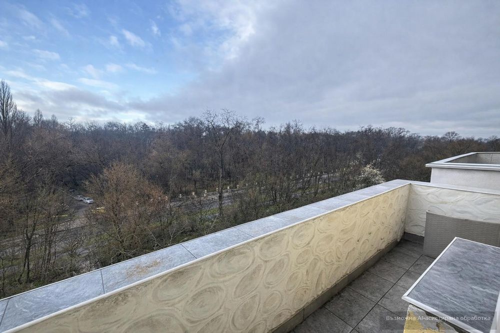 Тристаен, под наем, Център-Докторски паметник