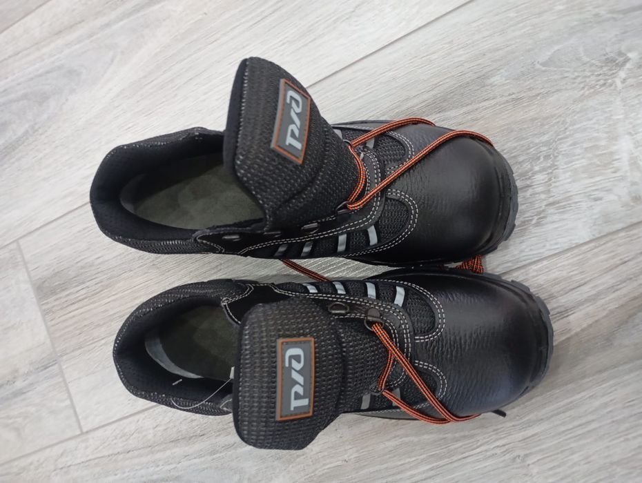 Ботинки кожаные 41 размера