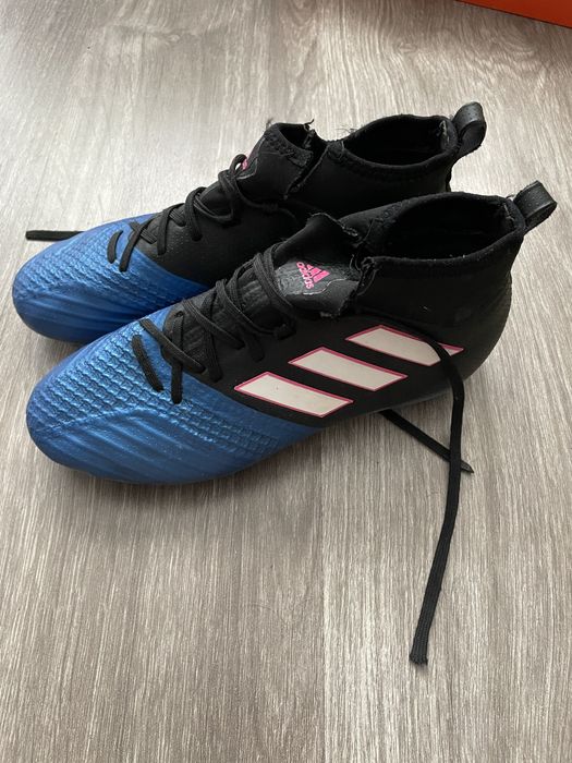 Футболни обувки адидас
