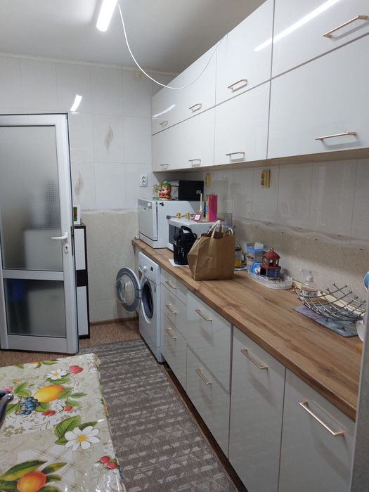 APARTAMENT 3 CAMERE DECOMANDAT ! OFERTĂ.! 75 mp, spațios , etajul 2, preț bun