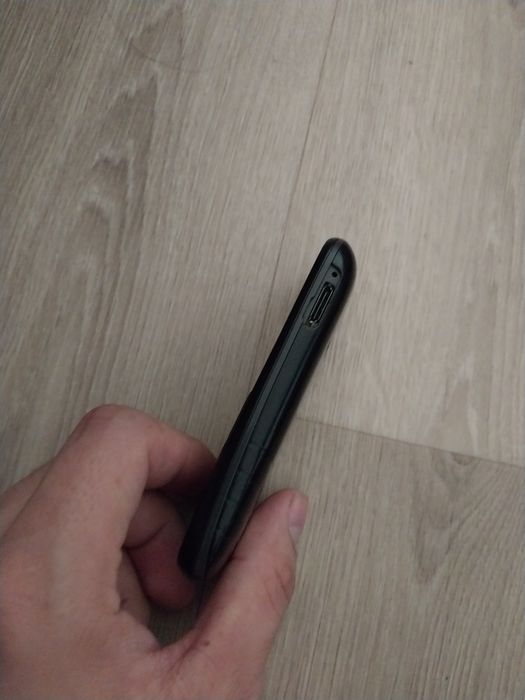 Мобильный телефон