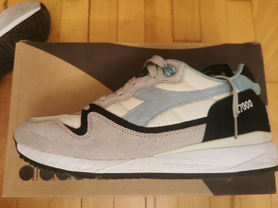 Diadora V7000.             W
