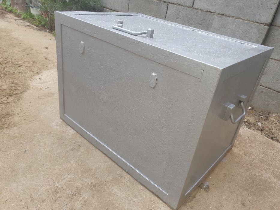 Seif metalic și casă devalori!