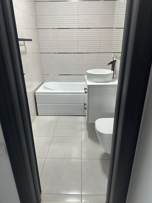 Apartament 4 camere de închiriat