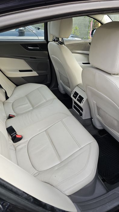 Jaguar XE 2.0D 180 CP Automat 2015 | 185.000 km | Motor defect