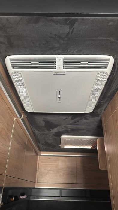 Autorulota CamperVan Premium Globe Traveller VoyagerZ-automat 4 locuri