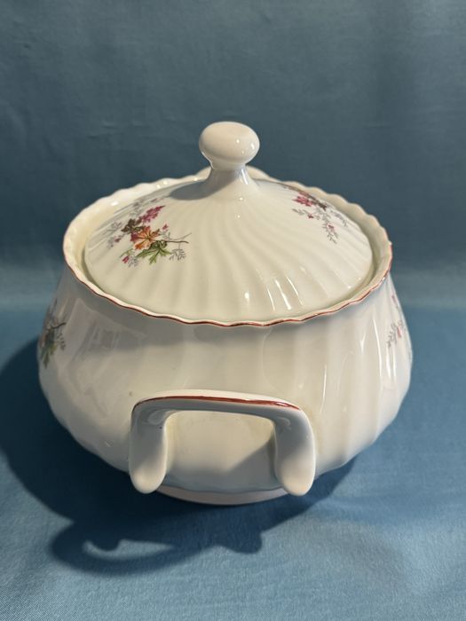 Български порцеланов супник