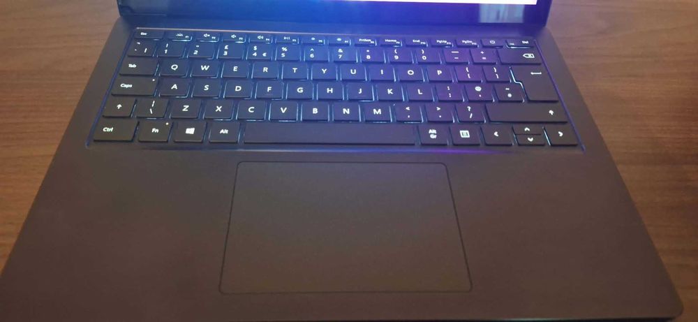 MICROSOFT Surface Laptop 3 ca nou - touchscreen 2K, i5 gen.10, 16gb ram ddr4, 256gb ssd, tastatura iluminata, carcasa aluminiu negru mat