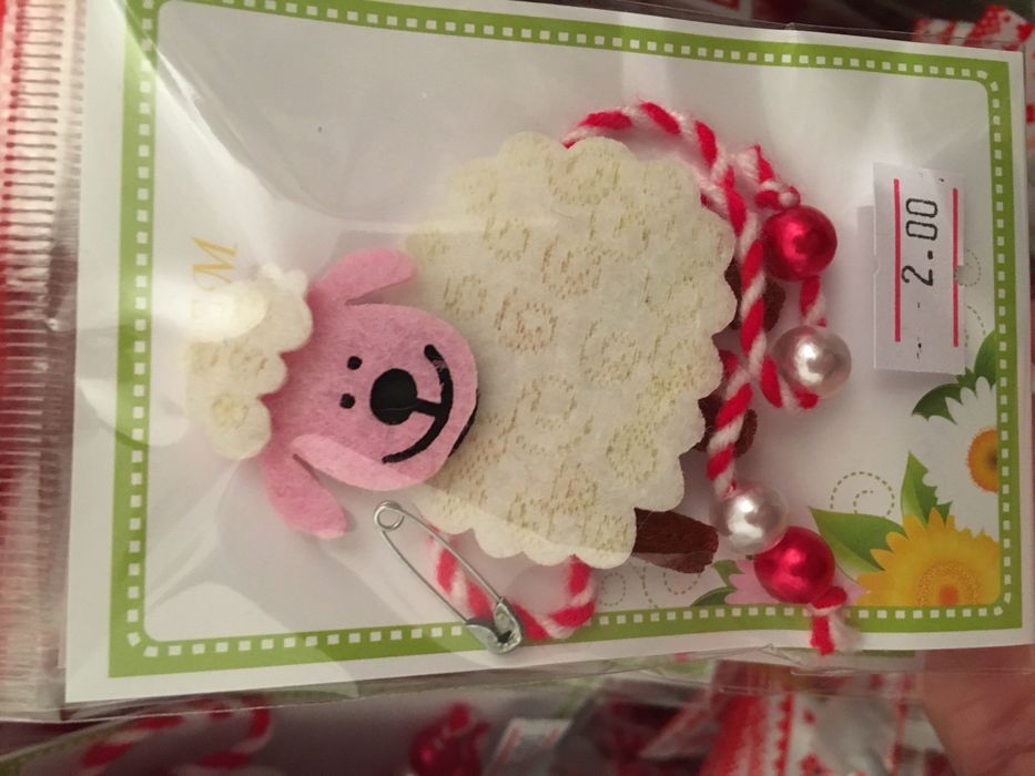 Мартеници ръчна изработка - метли, подкови, брошки, за закичване