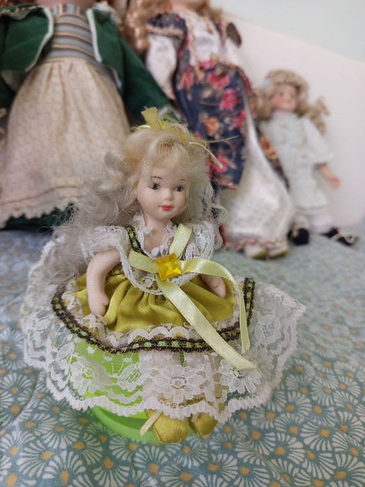 Кукли с порцеланови глави