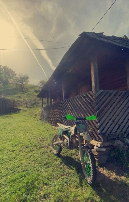 Vând cross 125 defect sau fac schimb cu masină de câmp