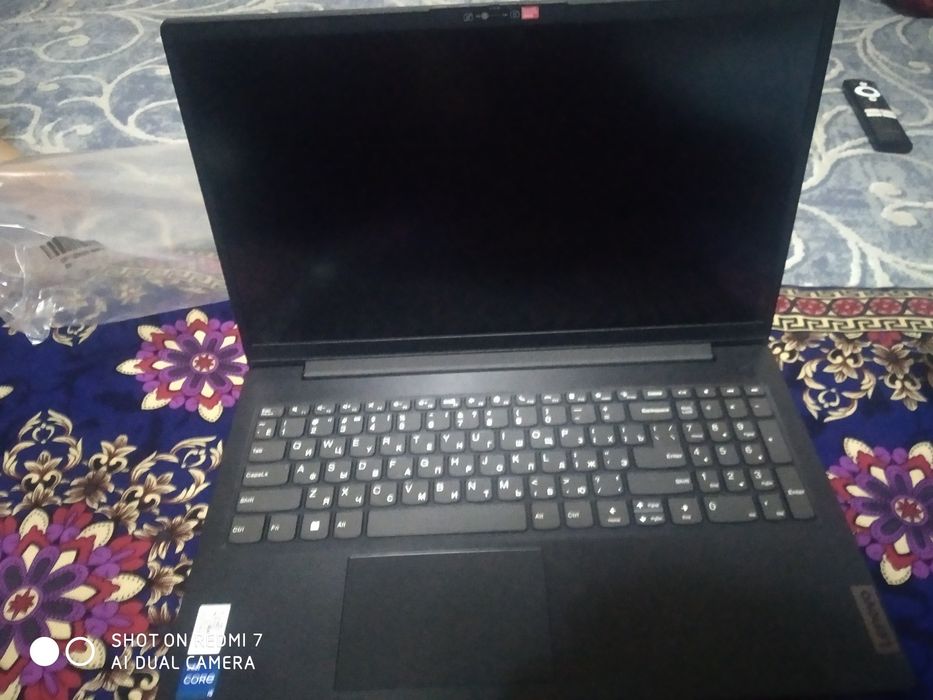 Lenovo Intel i-5 noutbuk sotiladi kafolati bilan xotira 512/8