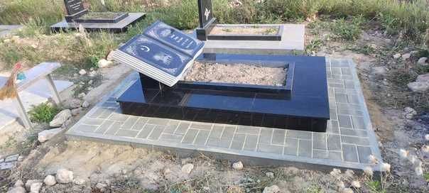 Памятники на кладбище