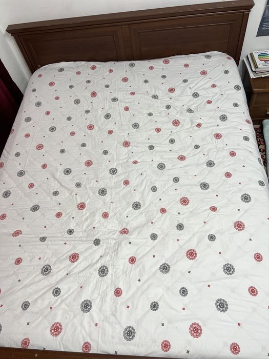 Спальный кровать