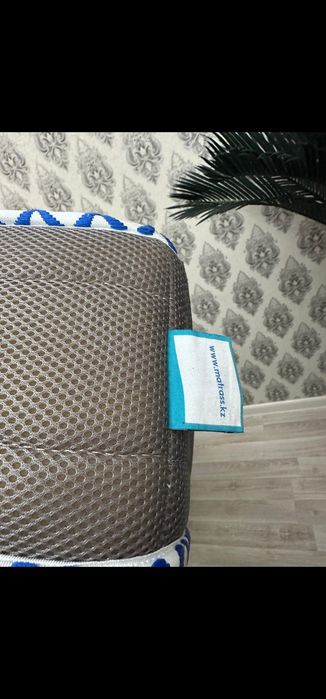 Продам  матрас б/у чистый
