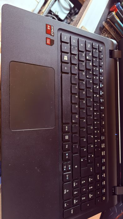 Se vinde Acer Aspire Es1 procesor Amd A8