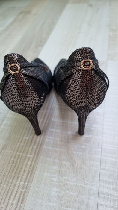 Pantofi stiletto