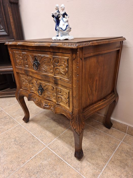 Скрин дъб с богата дърворезба