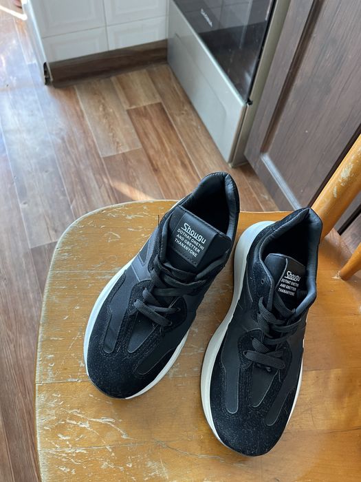 Продам кроссовки новые р-р 38