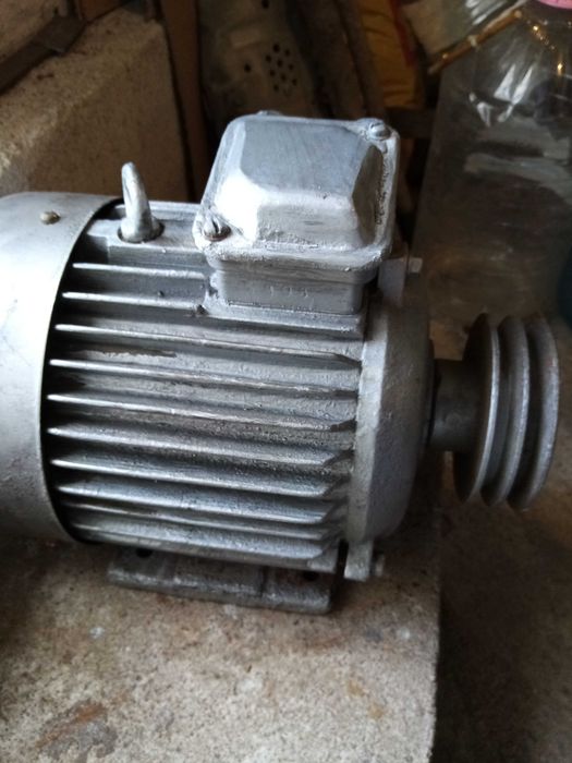 Електрически двигател