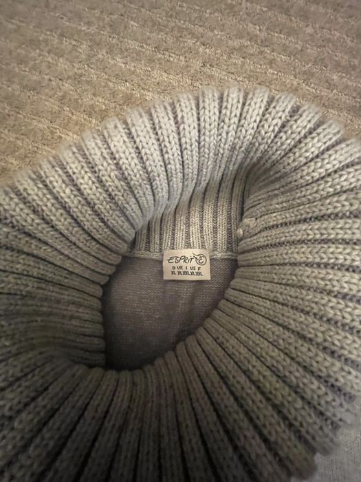 Pulover pe gat, Esprit.