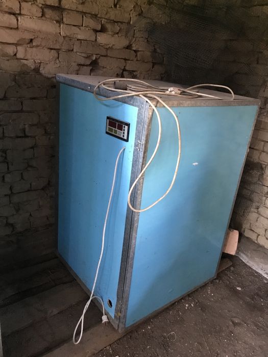 Инкубатор за 1700 яиц
