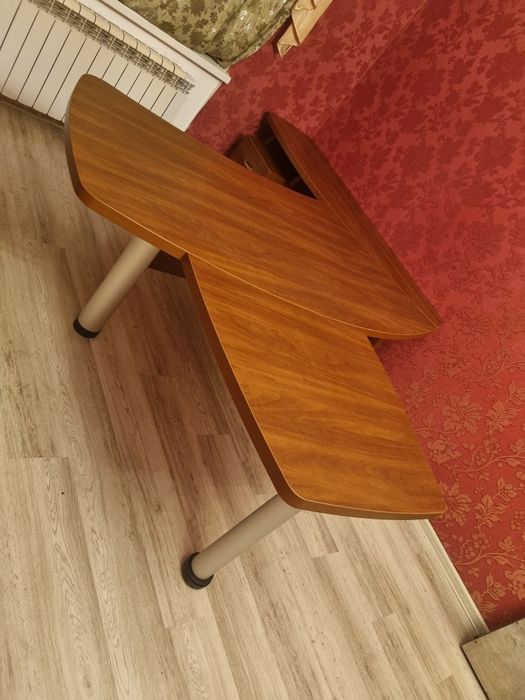 Офисный стол руководителя