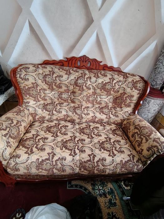 Mehmonxona uchun Divan