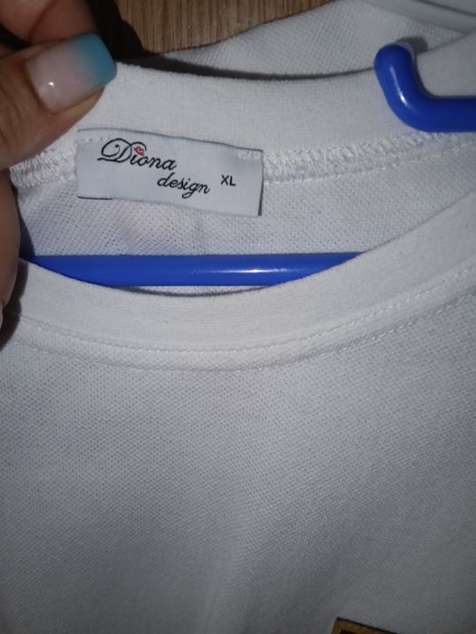 Vând fustă,pantaloni ,tricou polo, tricou,cravată sunt noi doar ținute în sifoner .Detalii in privat ridicare personala liceul Mihai Eminescu Buzau