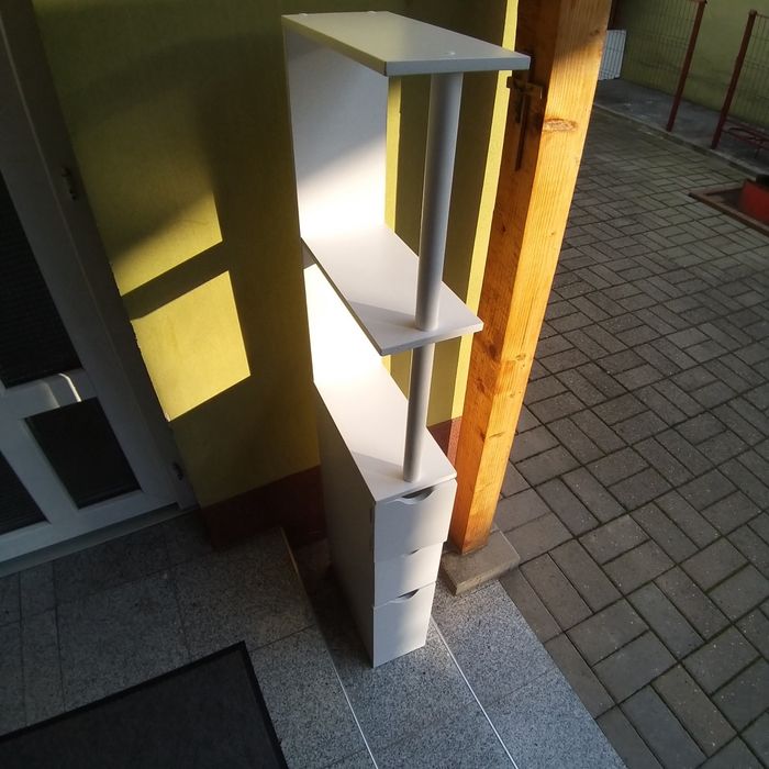 Vând dulăpior dulap alb