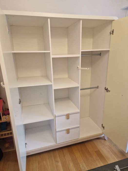 Dormitor bebe/copil - pat, dulap, comodă, etajeră, stare excelenta