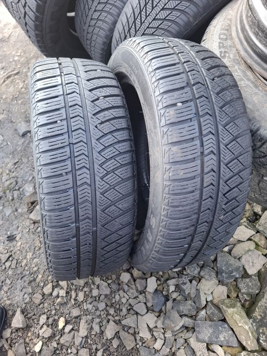 Vand 2 anvelope 185 55 15 de iarna bune