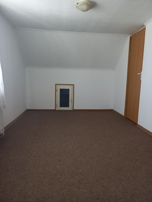 Vând garsoniera cu dormitor separat