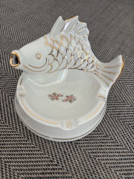 Пепелници, кана, плато за торта ретро