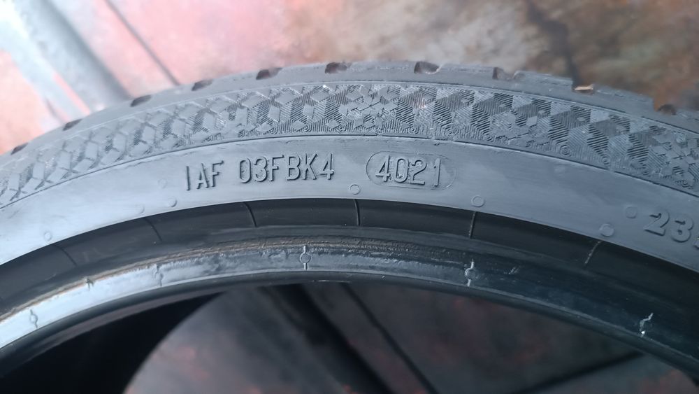 235/35/19 Continental