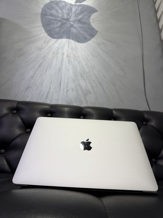 Apple MacBook Pro M1 2020 года в идеальном состояние