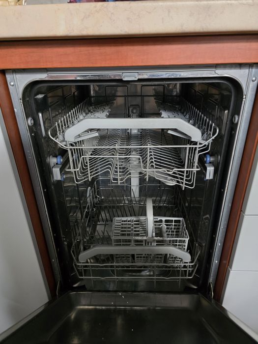 Съдомиалня Ariston Hotpoint