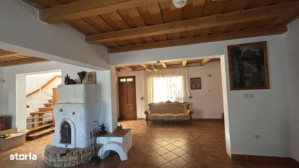 Casa spatioasa cu mansarda  zona Titulescu