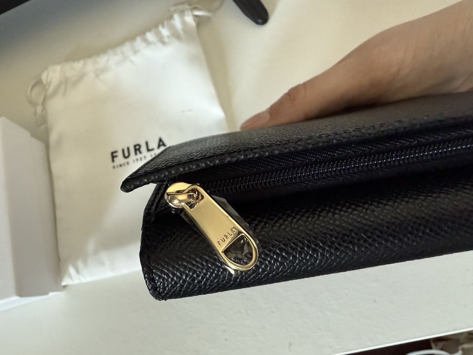 Продавам чисто нов портфейл Furla