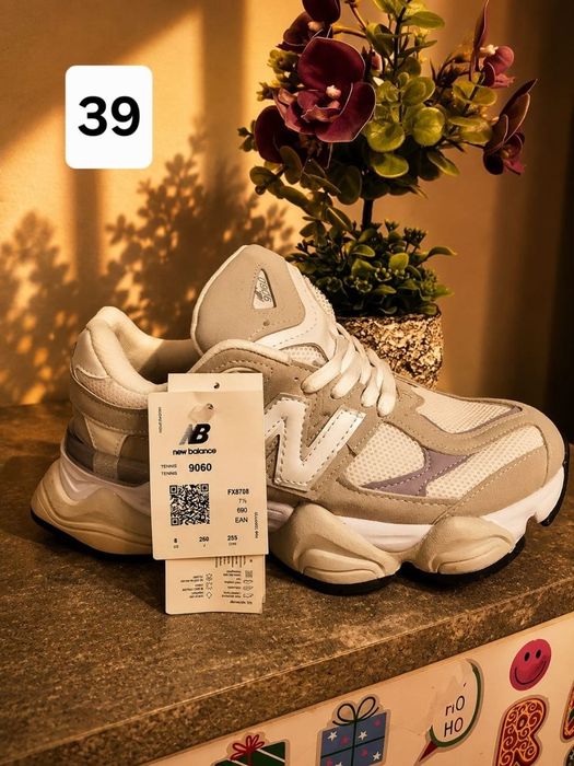 Adidași unisex.  .