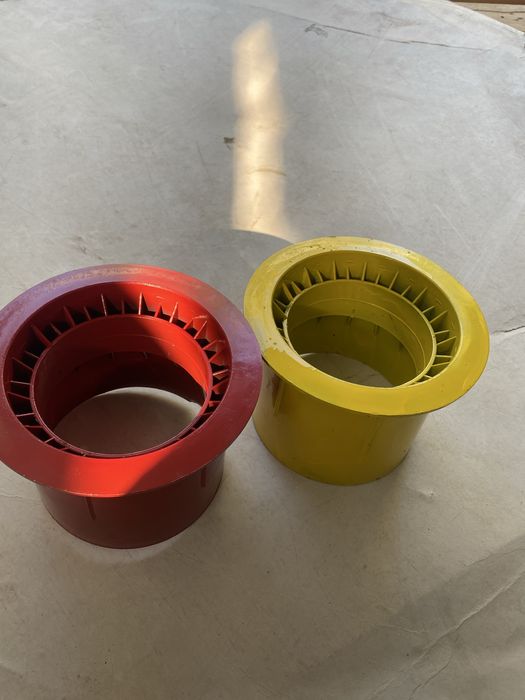 Предлагам пластмасови втулки