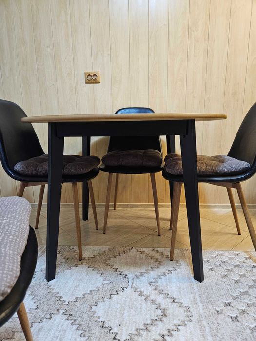 Masa rotunda si 4 scaune