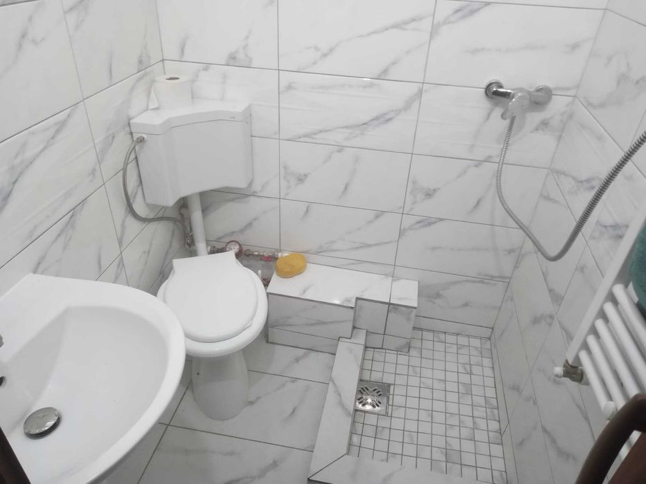 Închiriez garsoniera