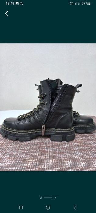 Продам женские ботинки