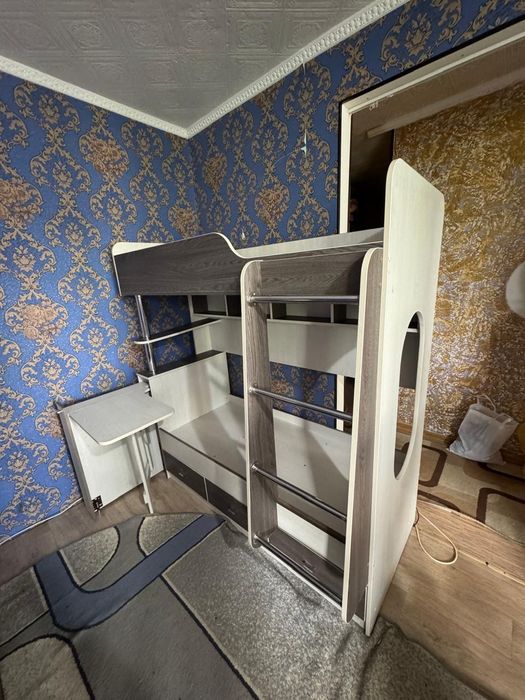 Продам детскую двухъярусную кровать