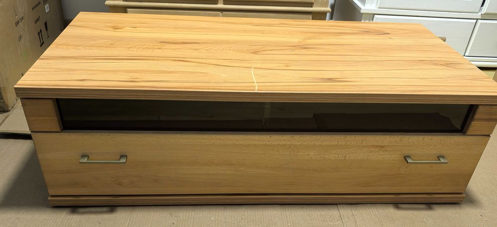 Vând comodă din lemn nouă!