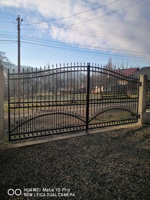 Confecționez: balustrade; porți;  ghiduri ;  copertine  din inox și fier