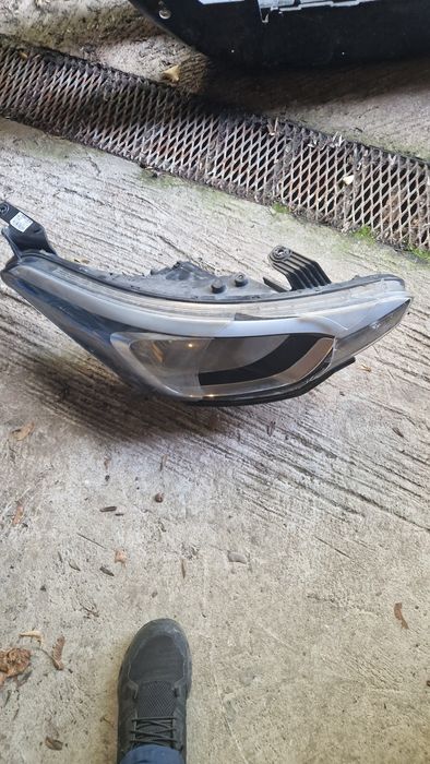 Десен фар за Хюндаи и20 след 2015та
