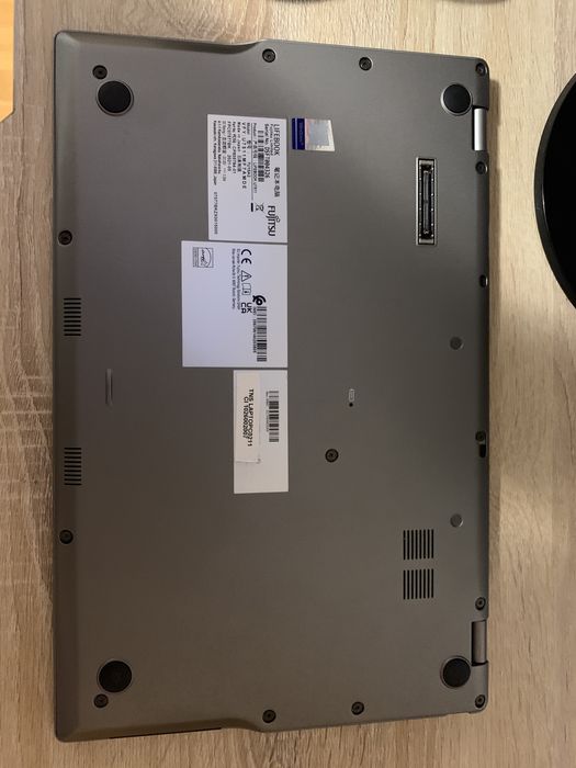 Fujitsu lifebook U7511